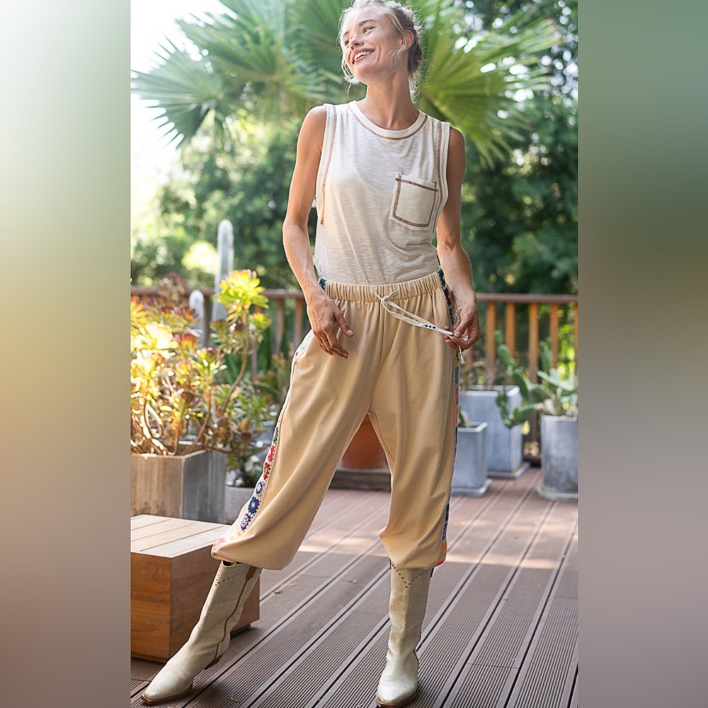 #141 Last 1!! POL square trim patch French Terry jogger pants in cream color - Picture 4 of 11